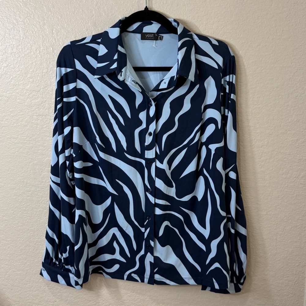 Yest Netherlands Zebra Print Blouse Womens Size 6 Blue White Button Front Animal